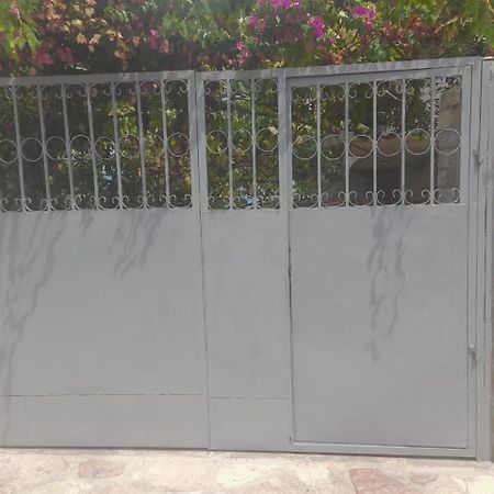 Mona'S Guesthouse Saranda Zewnętrze zdjęcie